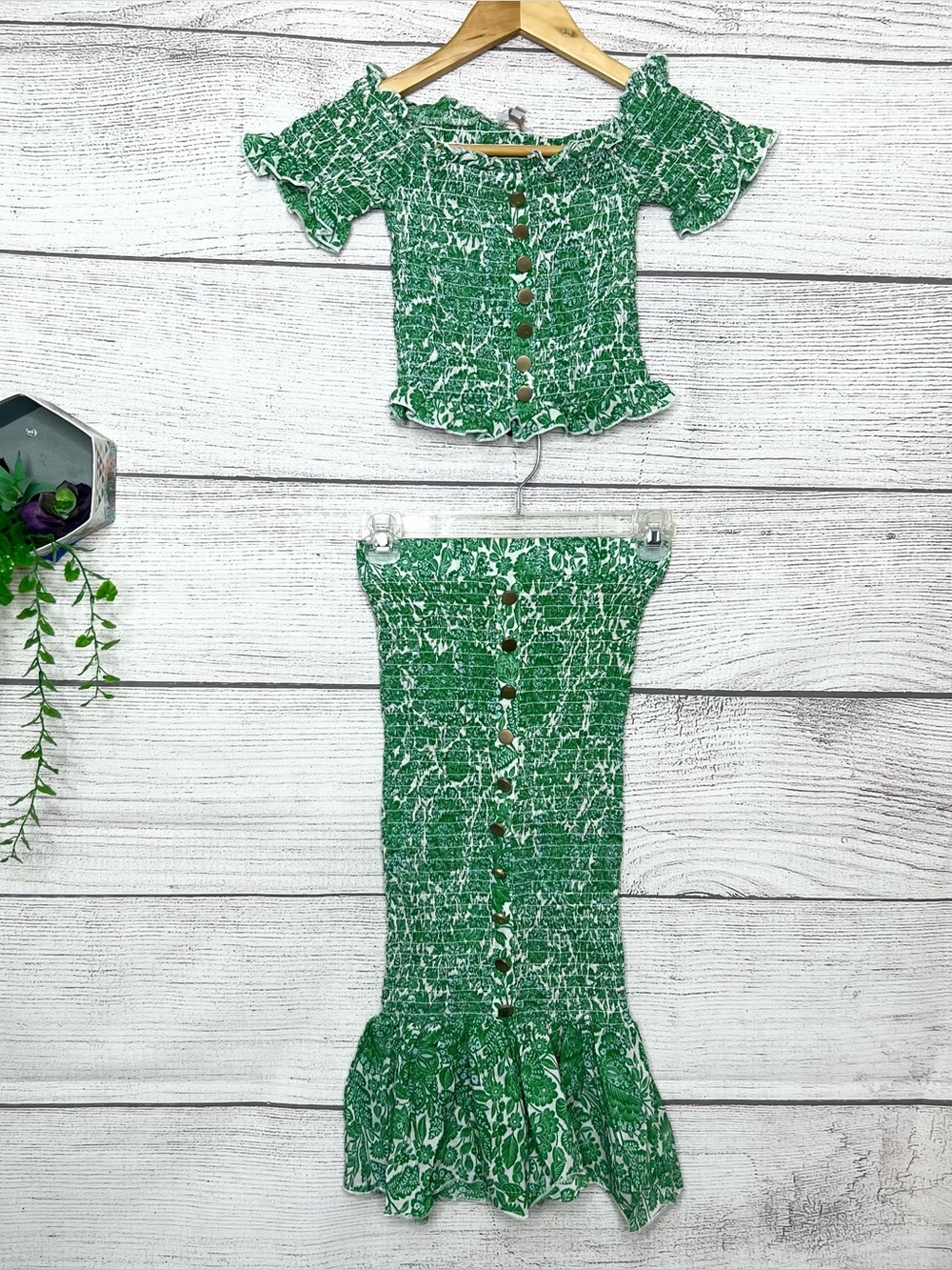 Olivaceous Green & White Floral Smocked Crop Top & Midi Skirt Set Size Small - Picture 16 of 16